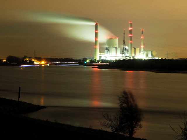 Kraftwerk Voerde bei Nacht