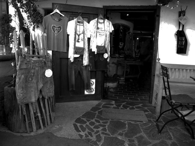 Mei Dirndl is grod in da Wasch