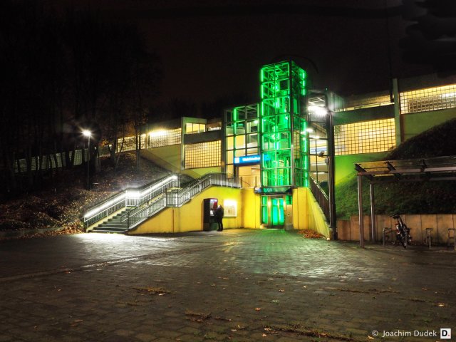 Haltestelle Waldfriedhof Vorderseite