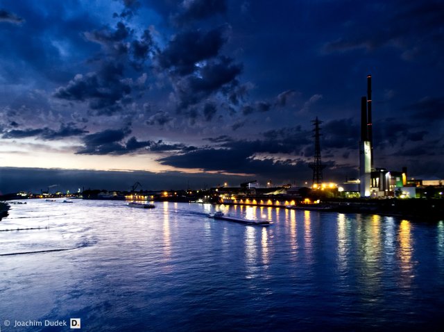 Duisburger Kupferhütte am Rhein