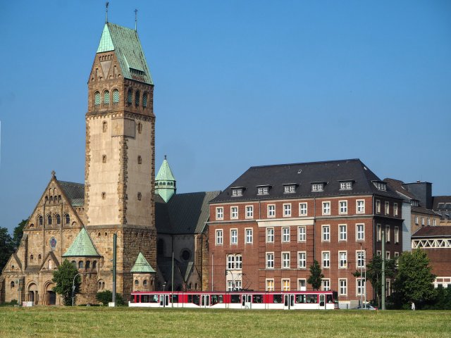 Bonifatius-Kirche und Marienhospital