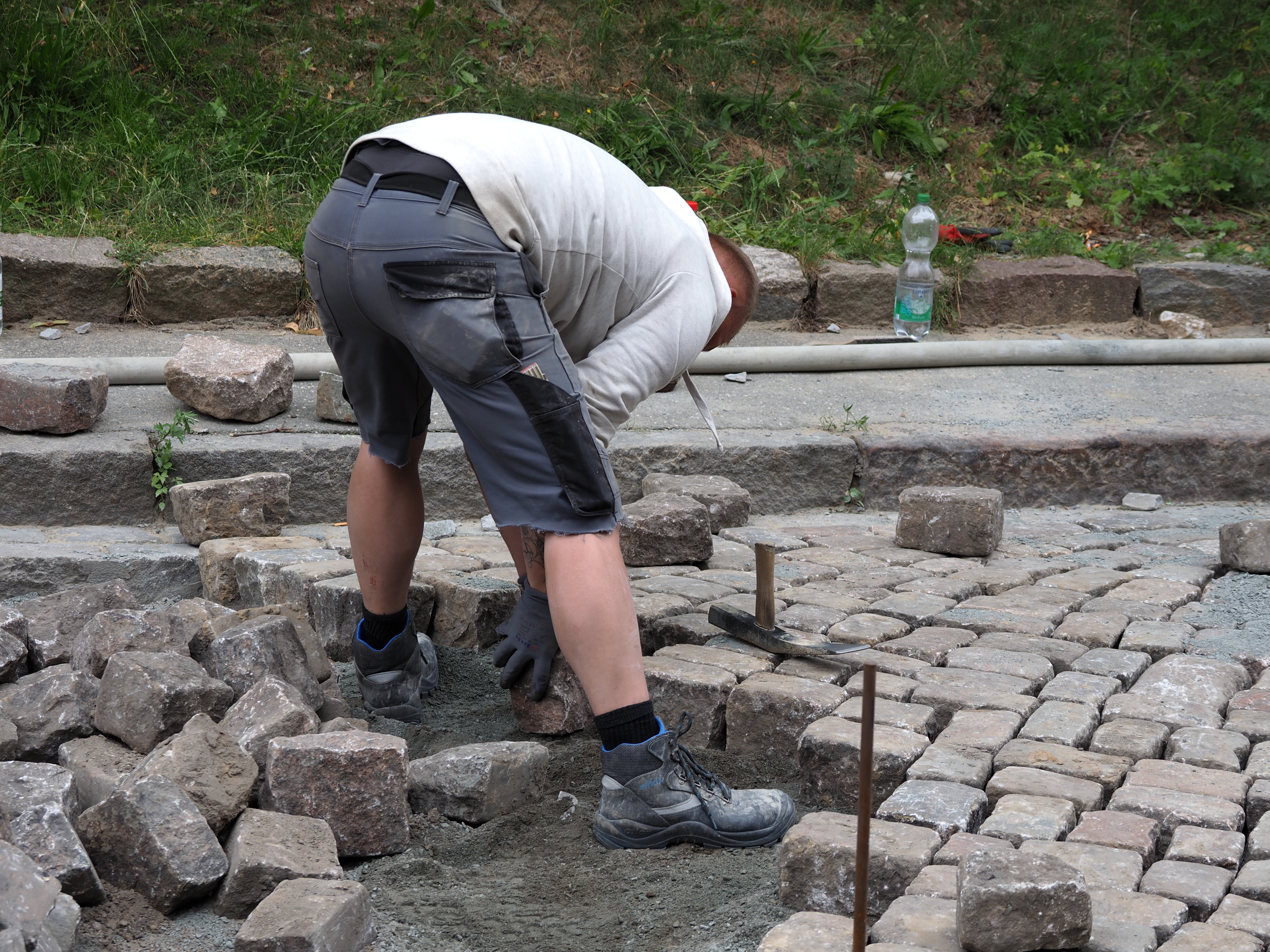 Pflasterarbeiten im Straßenbau