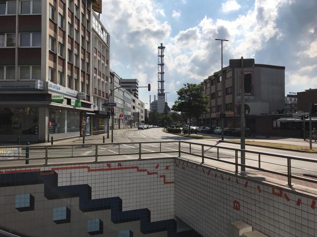 Duisburg - Steinsche Gasse mit Stadtwerke Turm